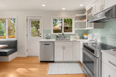 Kitchen - transitional kitchen idea in Seattle
