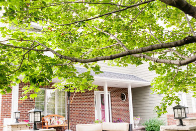 Design ideas for a traditional landscaping in Minneapolis.