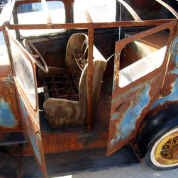 1928 Sedan - Garden Statues And Yard Art