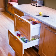 kitchen faucets/sinks/stovehoods/etc