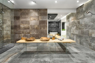 Example of a bathroom design in Dallas