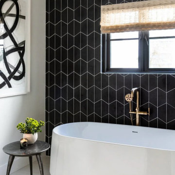Modern Minimalist Sanctuary: Black Tile & Natural Stone Bath