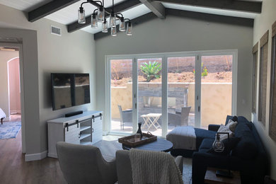 Example of a classic home design design in San Diego