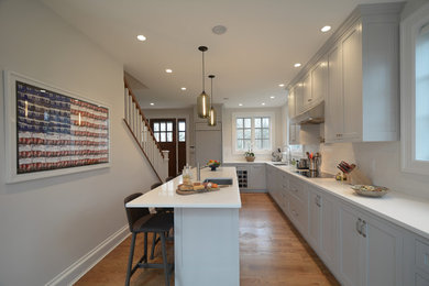 Elegant kitchen photo in New York