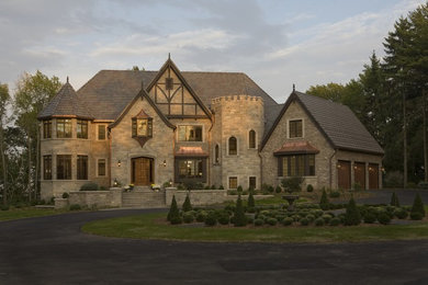Example of a classic exterior home design in Milwaukee