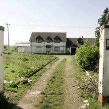 Entryway/gate/fencing