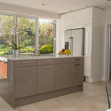 High gloss white and high gloss beige grey