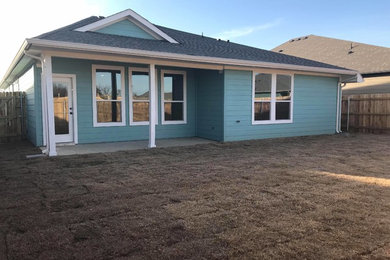 Home design - craftsman home design idea in Dallas
