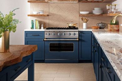 Example of a kitchen design in Orange County