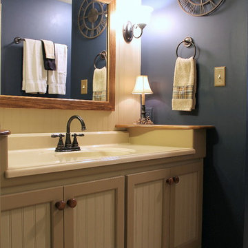 Buckingham Ct - Navy and Tan Bathroom
