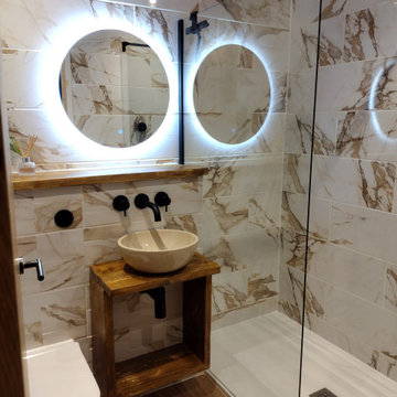 Chic Ensuite in Toddington