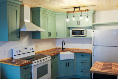 Kitchen - victorian kitchen idea in Calgary