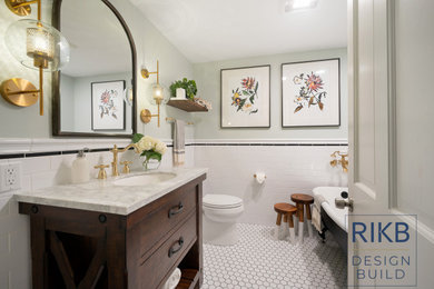 プロビデンスにあるトラディショナルスタイルのおしゃれな浴室の写真