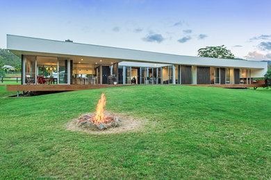 Contemporary one-storey exterior in Gold Coast - Tweed with wood siding.