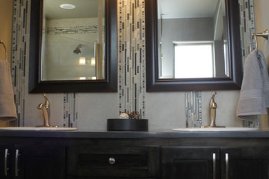 Example of a trendy bathroom design in Omaha