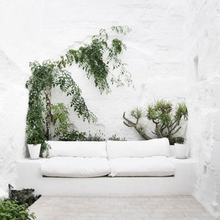 Diseño de patio mediterráneo, de tamaño medio, sin cubierta, en patio