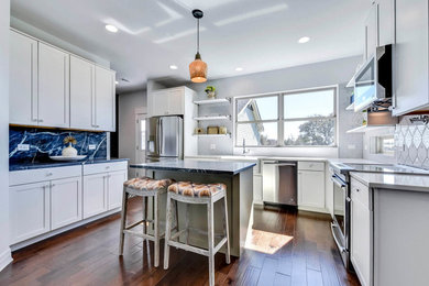 Example of a minimalist kitchen design in Austin