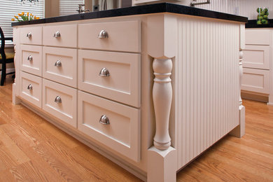 Inspiration for a timeless kitchen remodel in Philadelphia
