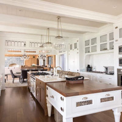 Example of a classic kitchen design in New York