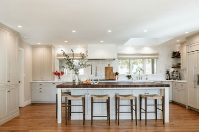 Example of a kitchen design in San Francisco