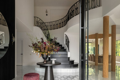 Example of a transitional home design design in Seattle