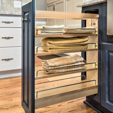 Classic Kitchen in Villa Marshmallow finish