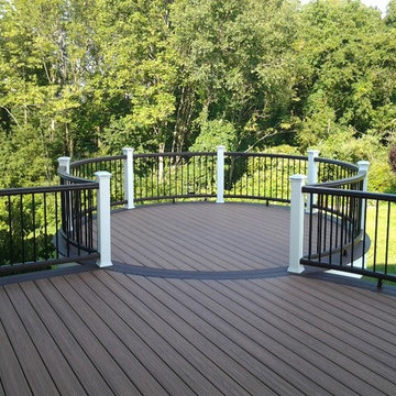 Trex Deck With White Rail with Black Aluminum Balusters