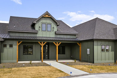 Example of a cottage exterior home design in Boise