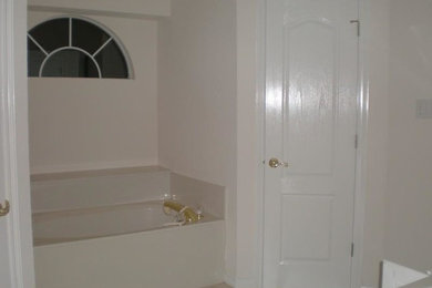Example of a bathroom design in Austin