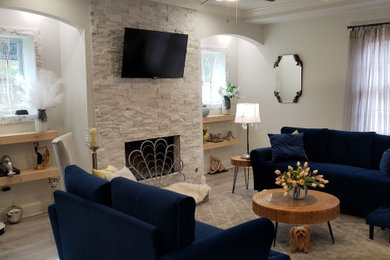 Home design - mid-century modern home design idea in Atlanta