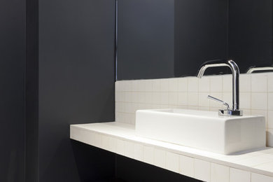 Design ideas for a small contemporary bathroom in Paris.