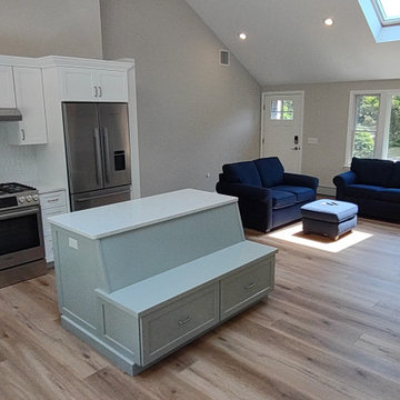 Kitchen & Dining Area Banquett Seated Island Soloution with a splash of color.