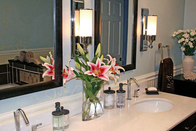 Example of an eclectic bathroom design in Los Angeles