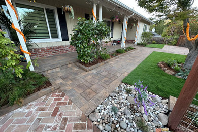 Inspiration for a contemporary landscaping in San Francisco.
