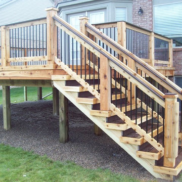 TREX TRANSCENDS VINTAGE LANTERN COLOR with cedar railing system