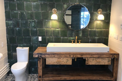 Minimalist bathroom photo in New York