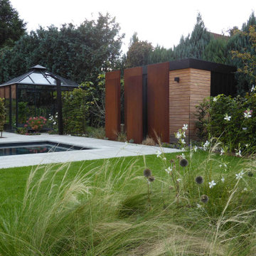Moderner Pool-Wohngarten