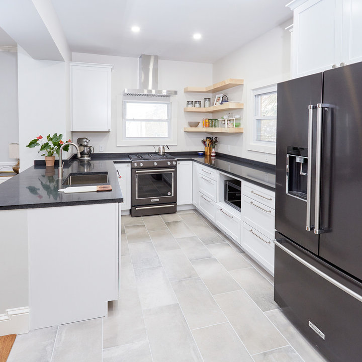 75 Beautiful U-shaped Kitchen with Window Splashback Ideas & Designs