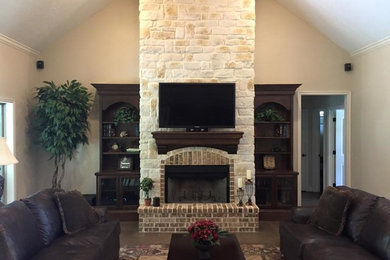 Home design - traditional home design idea in Houston
