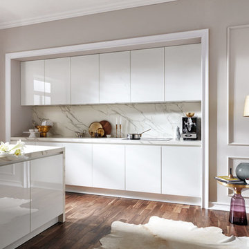 AV2030 - High gloss door