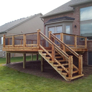 TREX TRANSCENDS VINTAGE LANTERN COLOR with cedar railing system