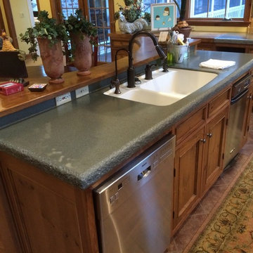 Silestone Countertops on Existing Kitchen Cabinets ~ Akron, OH