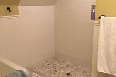 グランドラピッズにあるおしゃれな浴室の写真