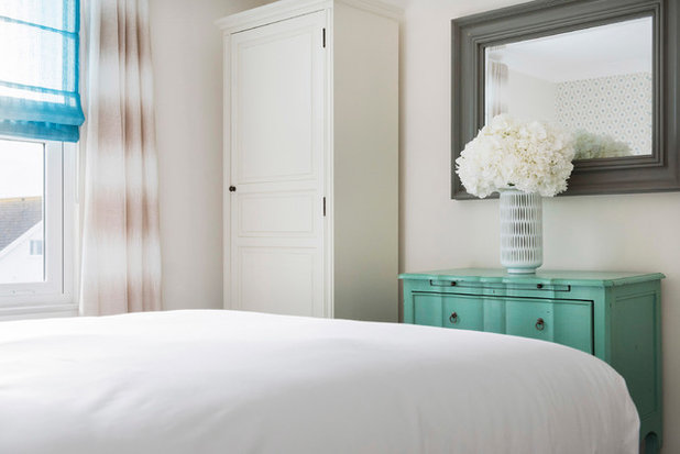 Coastal Bedroom by Camellia Interiors Ltd