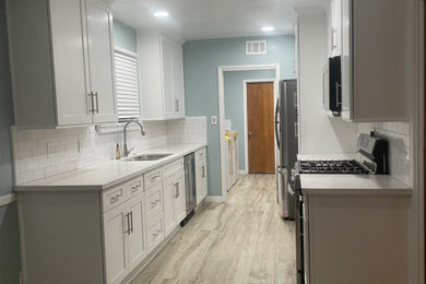 Example of a transitional kitchen design in Los Angeles