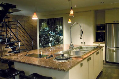 Kitchen - contemporary kitchen idea in Milwaukee