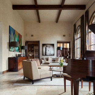 Mediterranes Musikzimmer mit beiger Wandfarbe in Austin