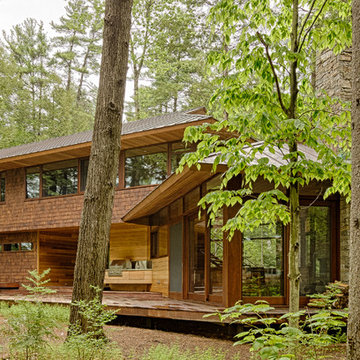 Frank Lloyd Wright-Inspired Lakeside Home