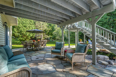 Example of a classic patio design in New York