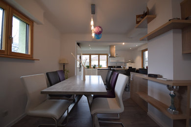 Idée de décoration pour une salle à manger minimaliste.